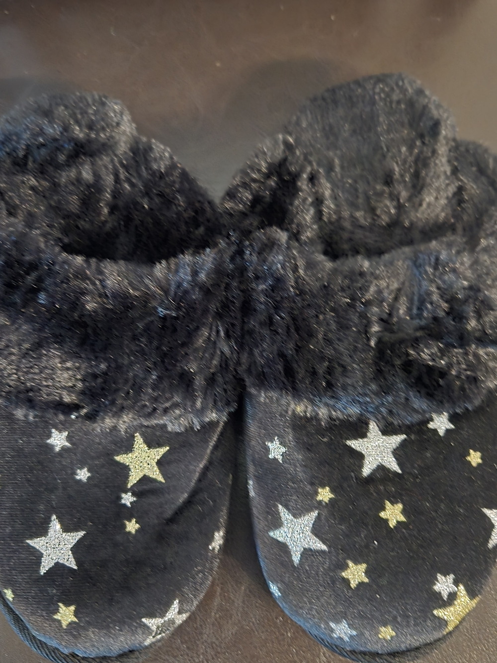 Women's Black Star-Print Fuzzy Slippers
